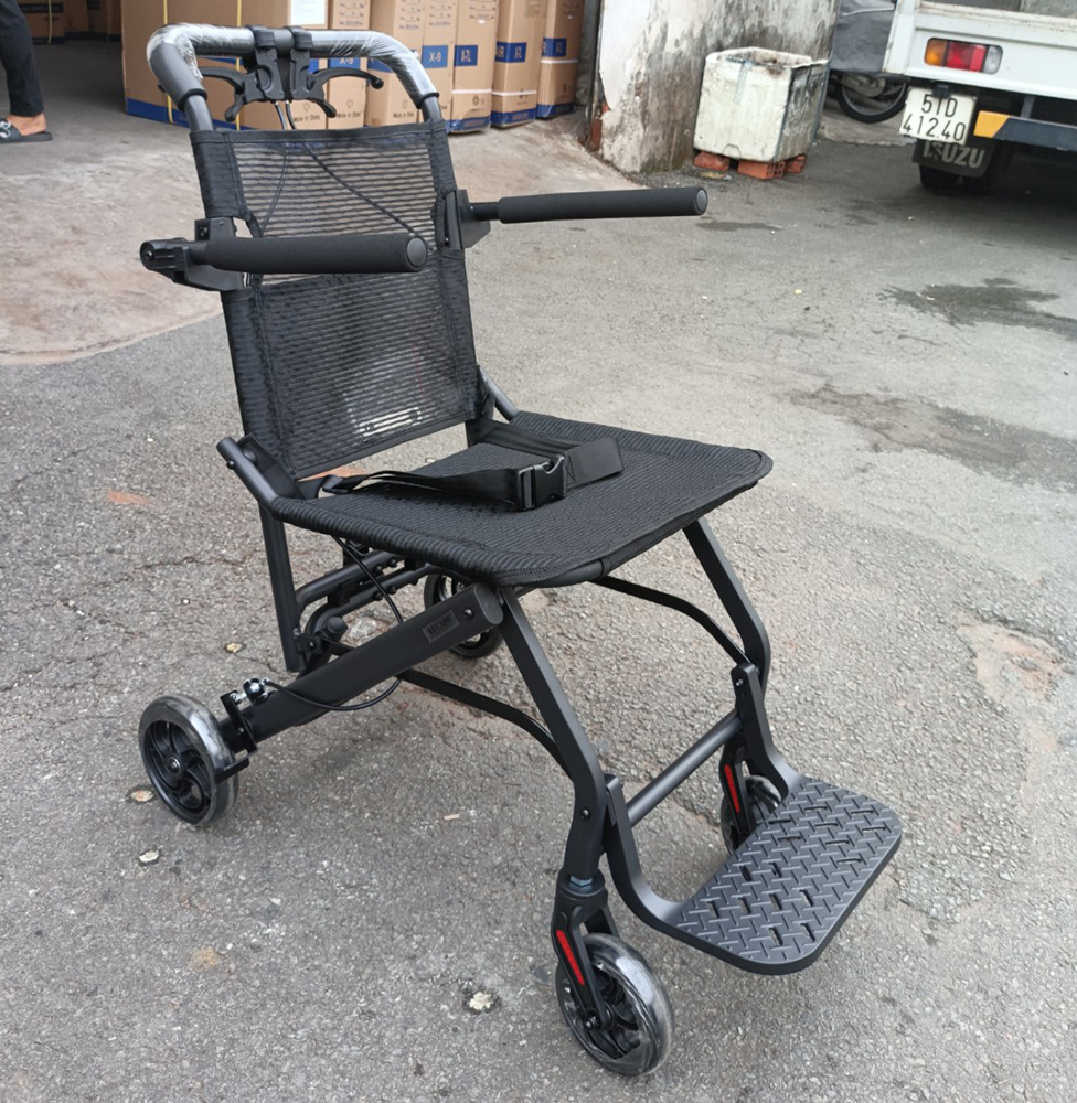 Xe lăn du lịch nhôm bánh nhỏ Lucass X-186L