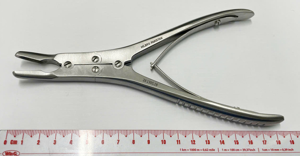 Gu gặm xương phẫu thuật Ruskin cong 18cm Hilbro 28.1305.18