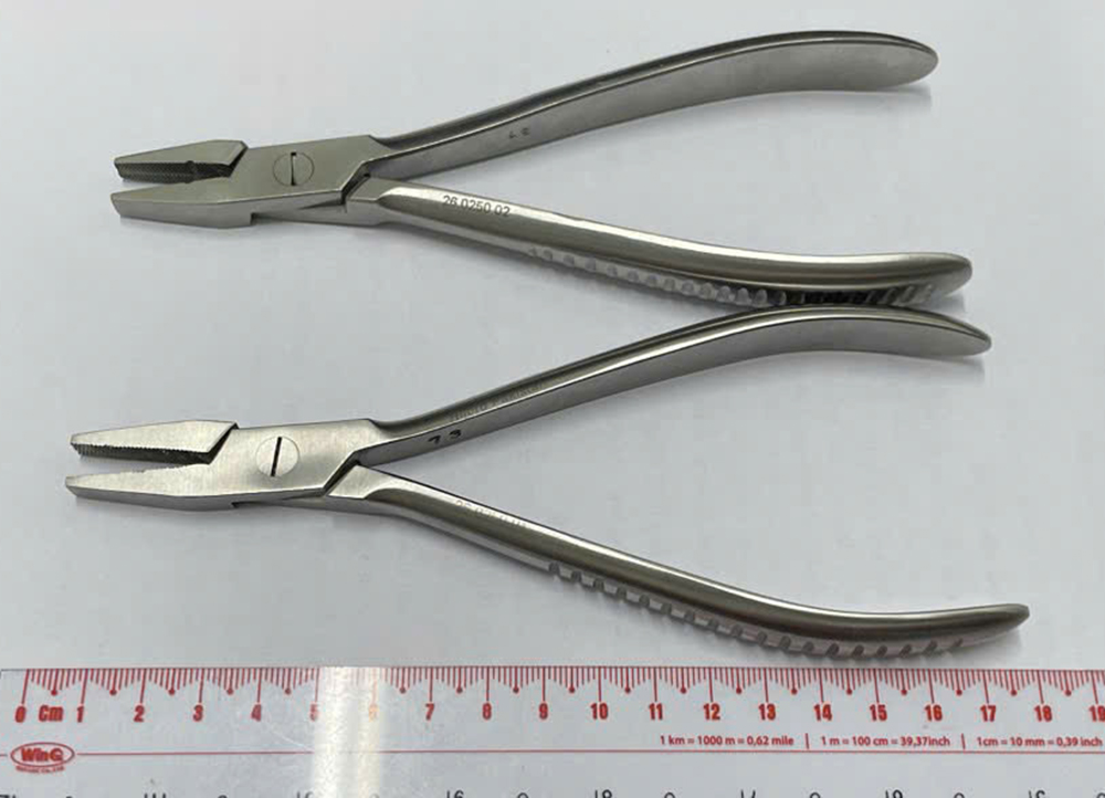 Kìm rút đinh phẫu thuật 17cm Hilbro 26.0250.01